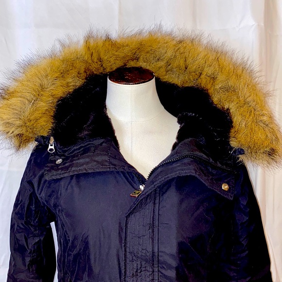 LIKE NEW ARITZIA SUMMIT PARKA - Picture 6 of 11